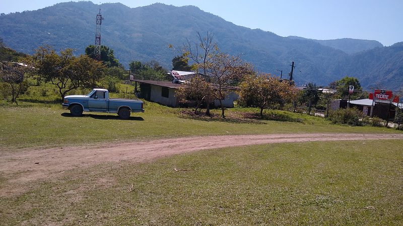 Casas de Xolotla al pie de los cerros de la Sierra Norte, Puebla