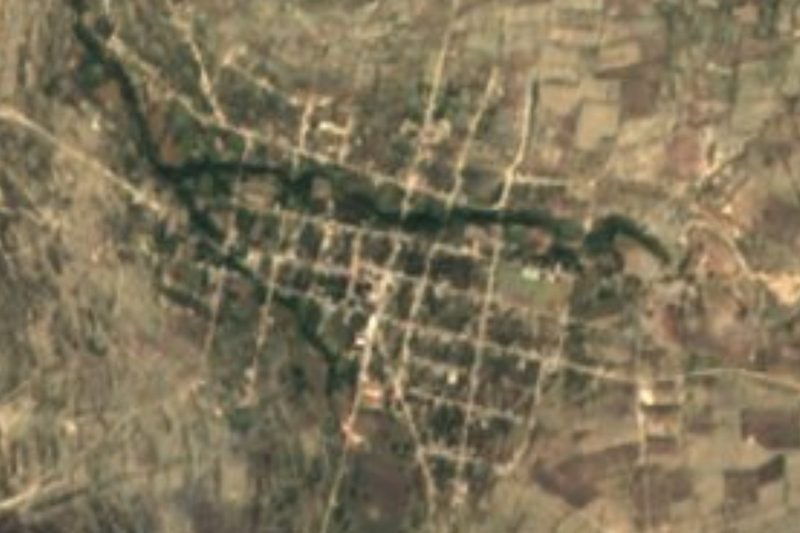 Vista satelital de Atenayuca, cabecera de Juan N. Méndez, entre matorral seco del sur de Puebla