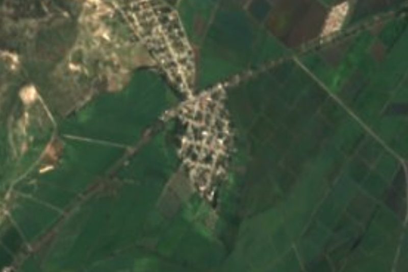 Vista satelital de Casa Blanca (Cuyotliapa), pueblo sobre la carretera Izúcar-Amayuca entre campos de cultivo en Tilapa, Puebla