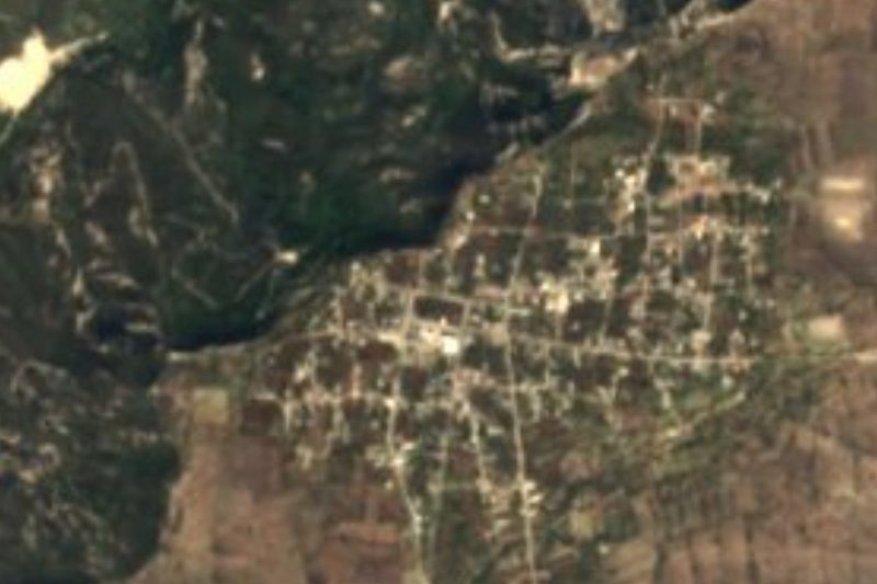 Vista satelital de Chigmecatitlán sobre su mesa, arriba de la cañada del Atoyac, Puebla