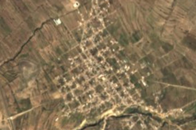Vista satelital de San José Ixtapa entre campos en las tierras altas de Cañada Morelos, Puebla