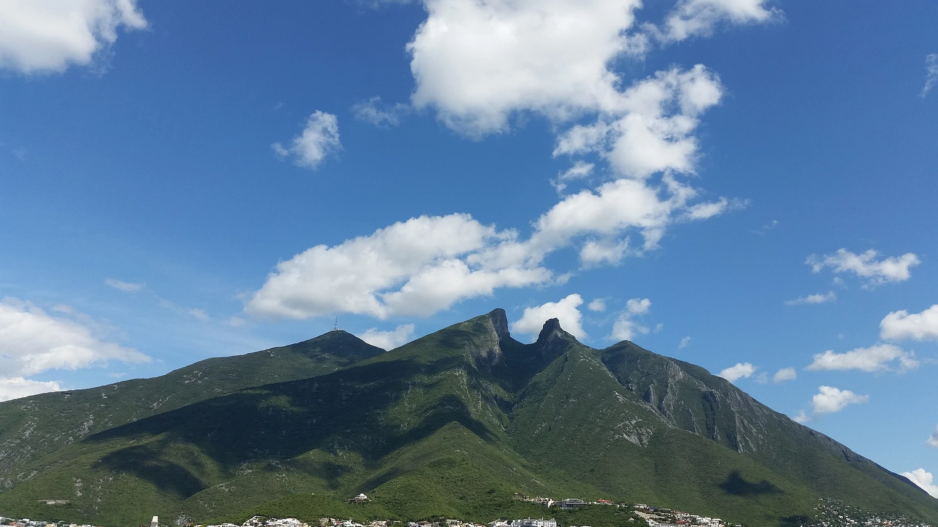 The two humps of the Cerro de la Silla under a blue sky, Nuevo León