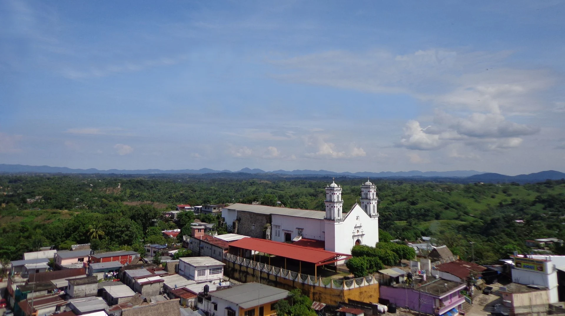 Rooftops and the parish church of Santos Apóstoles Felipe y Santiago in San Felipe Jalapa de Díaz, seen from above, Oaxaca