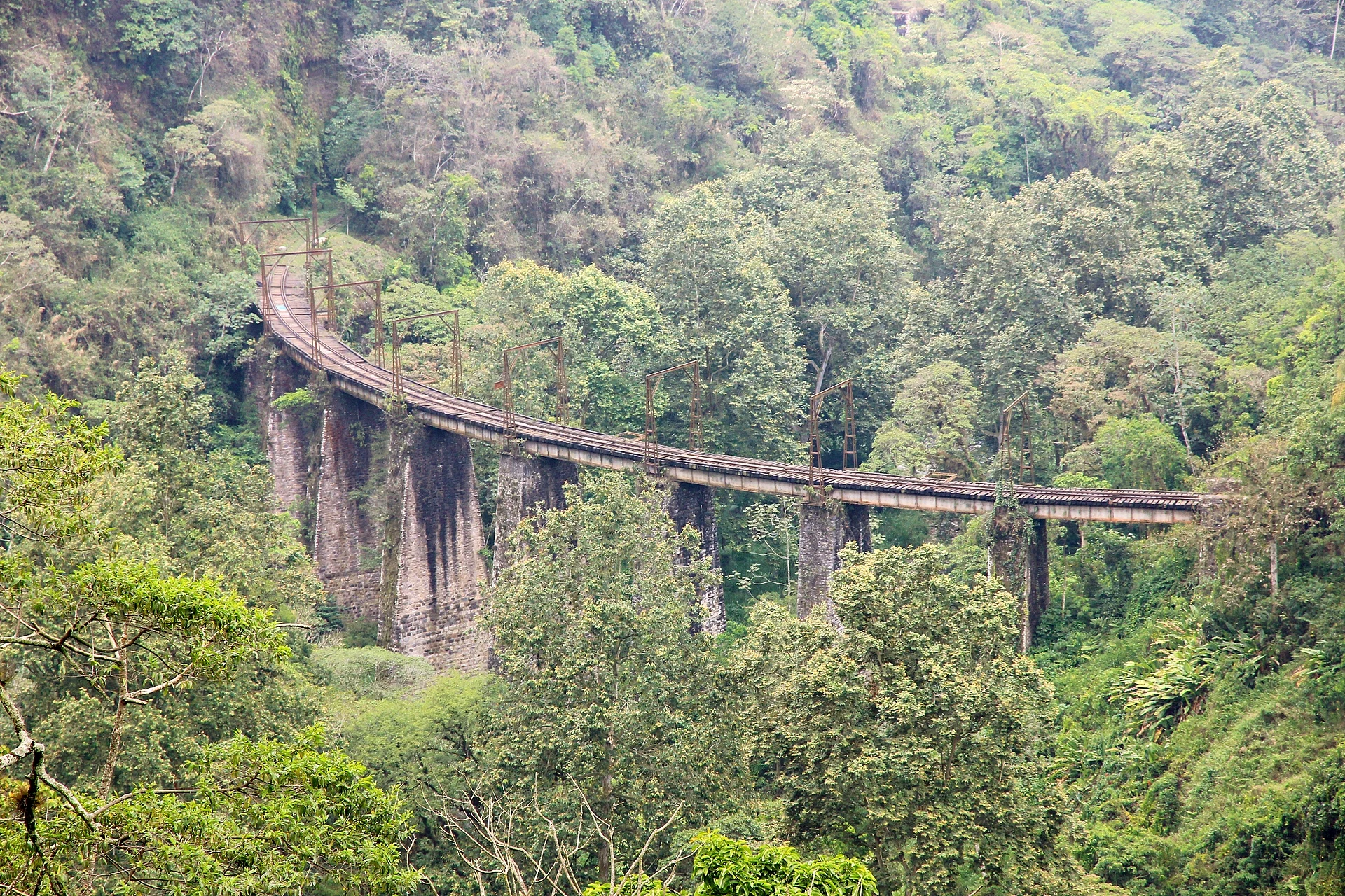 The Metlac highway bridge spanning the Barranca de Metlac near Fortín, Veracruz