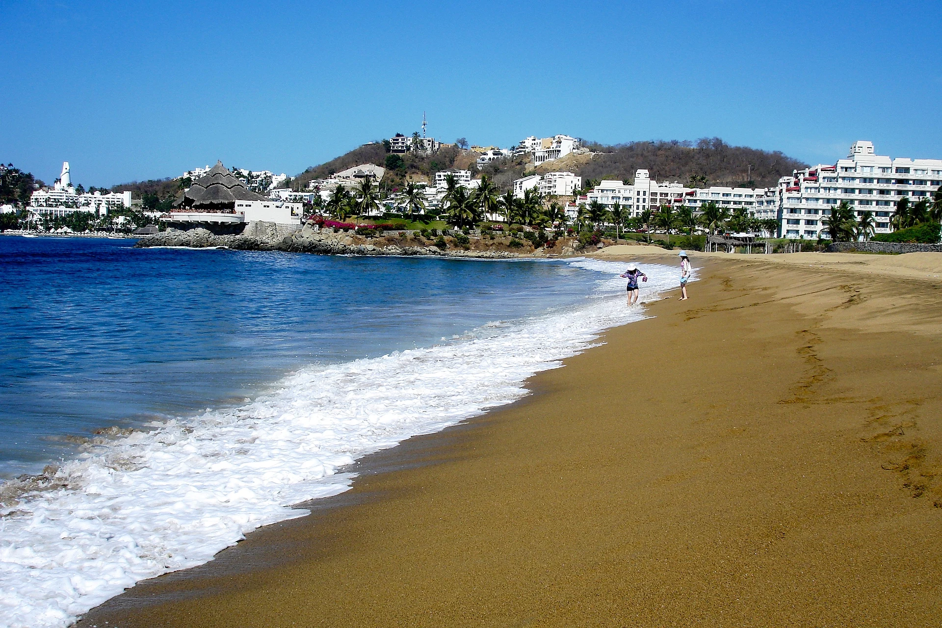 Playa en Salagua, en la bahía de Manzanillo, junto al hotel Barceló Karmina, Playa Salagua, Colima