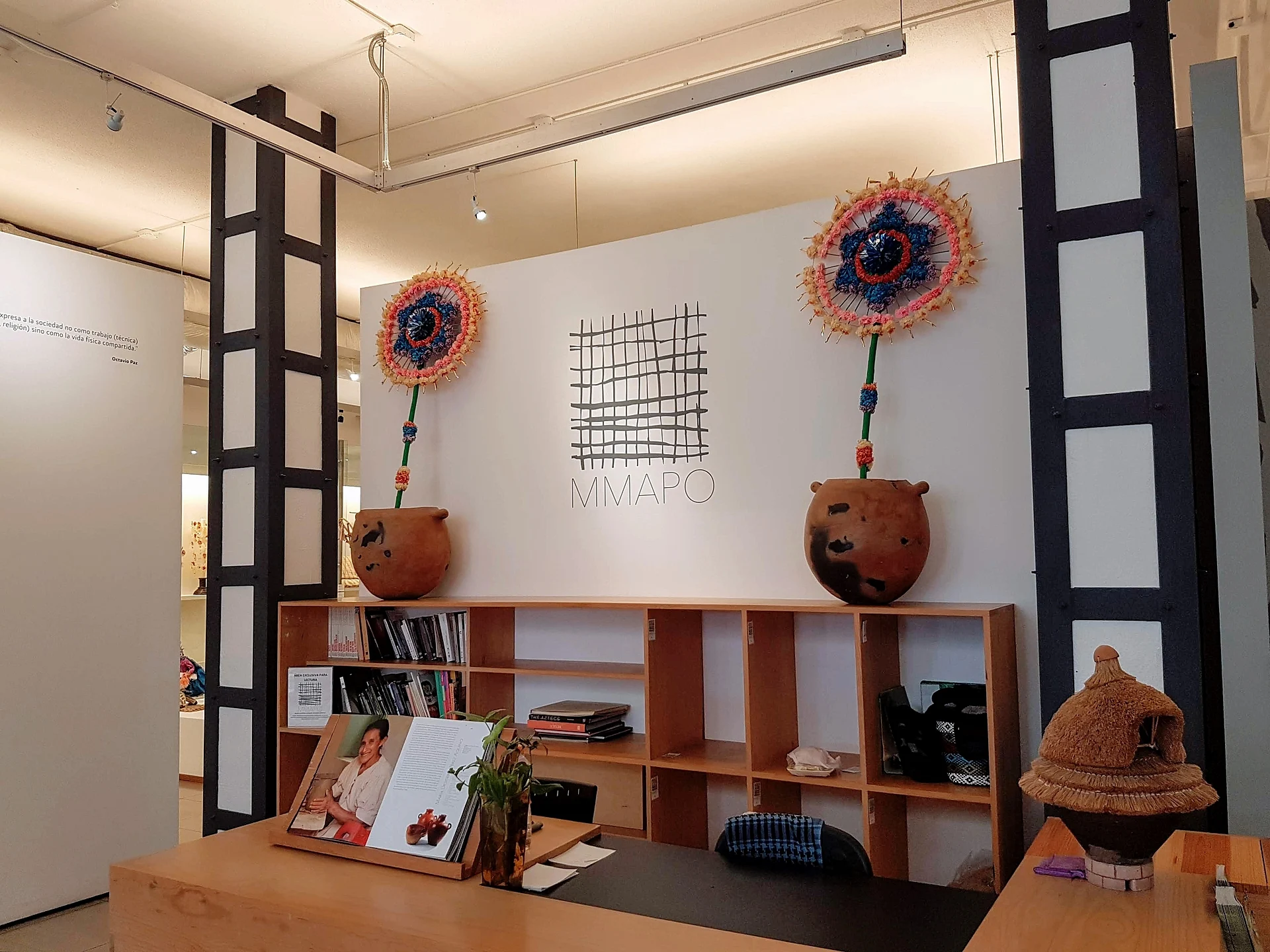 Reception of the Museo Morelense de Arte Popular with its MMAPO logo and handmade pieces, Morelos