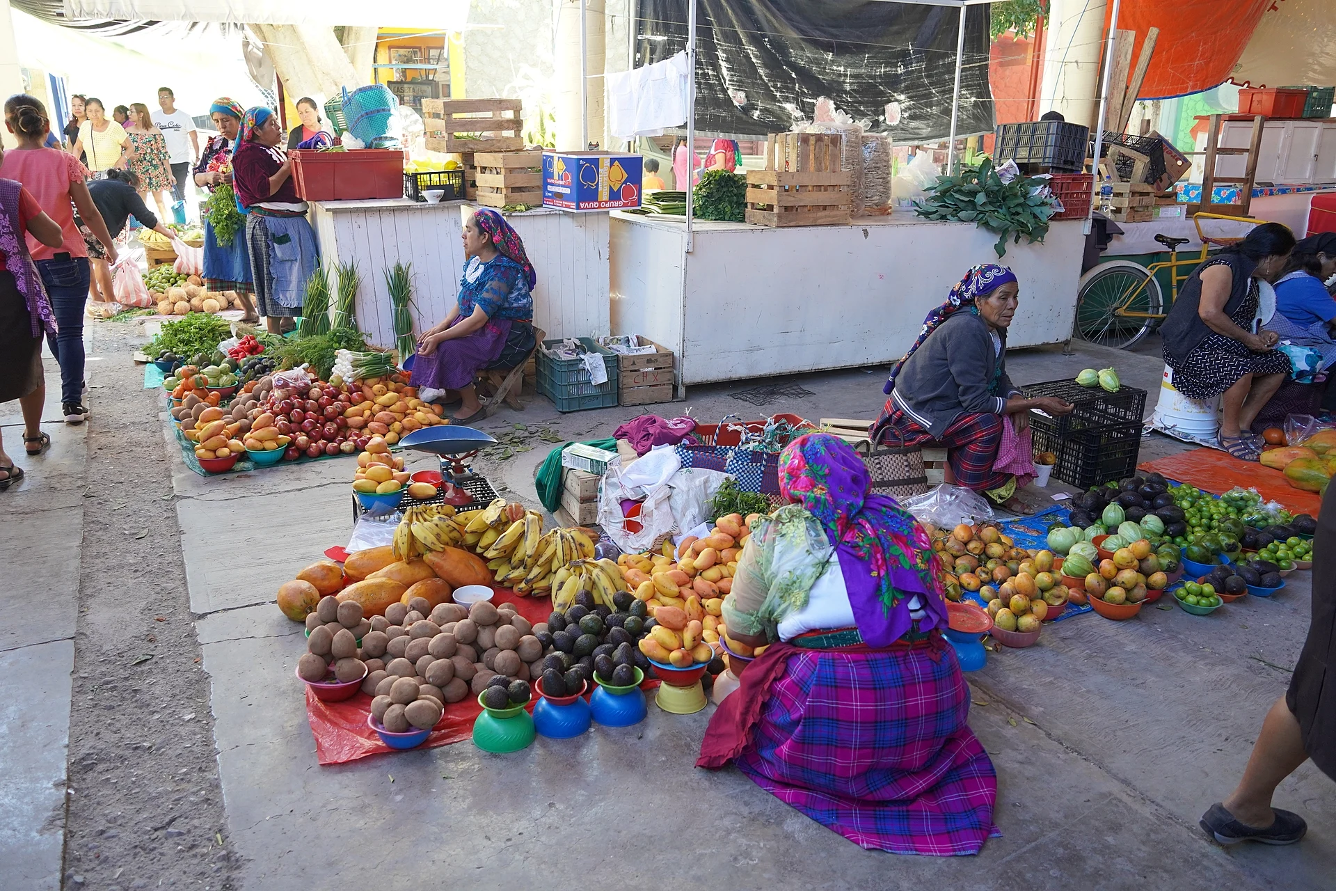 Women selling fruit and vegetables at the Tlacolula market, Oaxaca