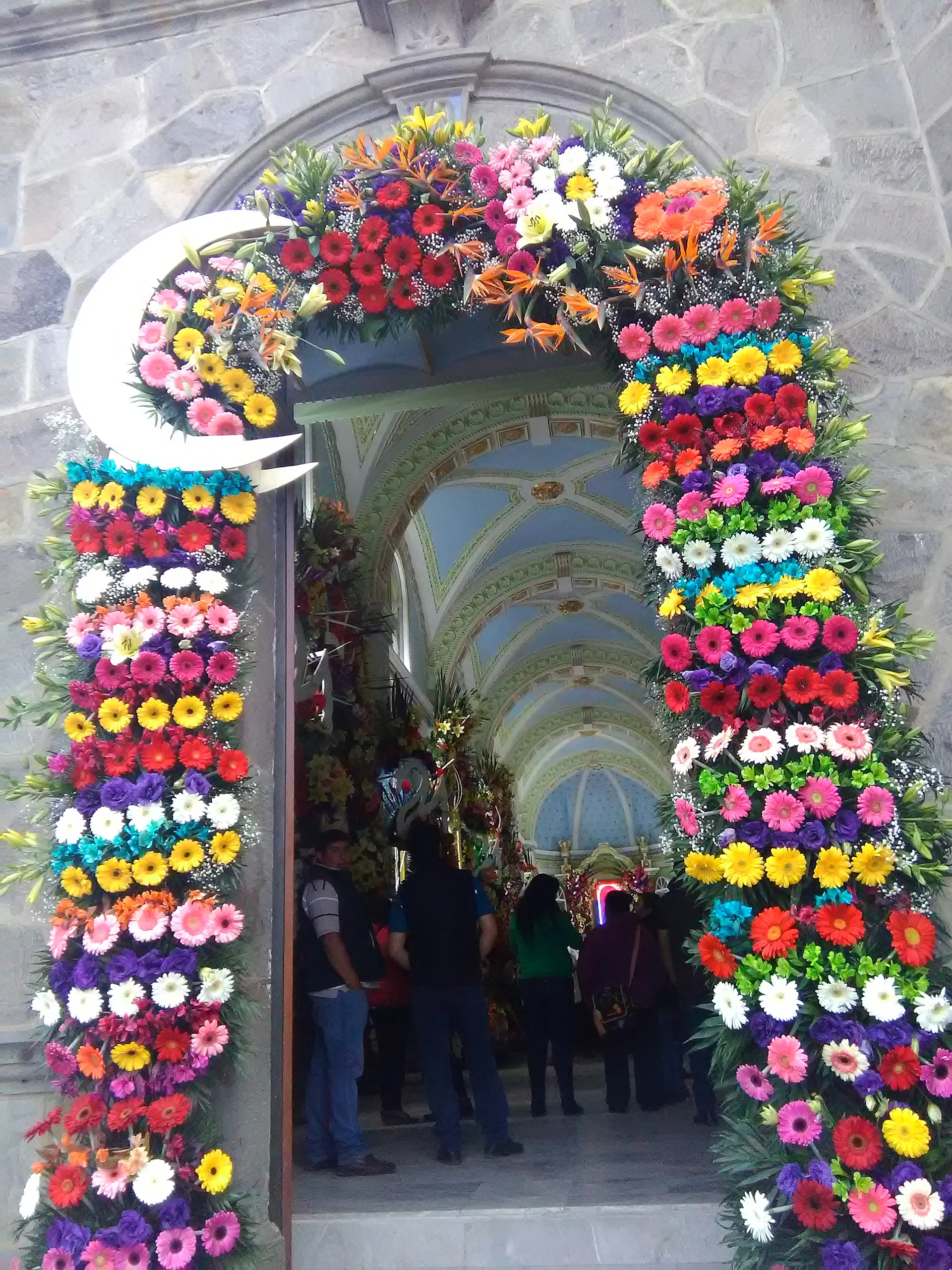 Arcos de fiesta en Iglesia de San Rafael Tlanalapan, Mexico, Puebla