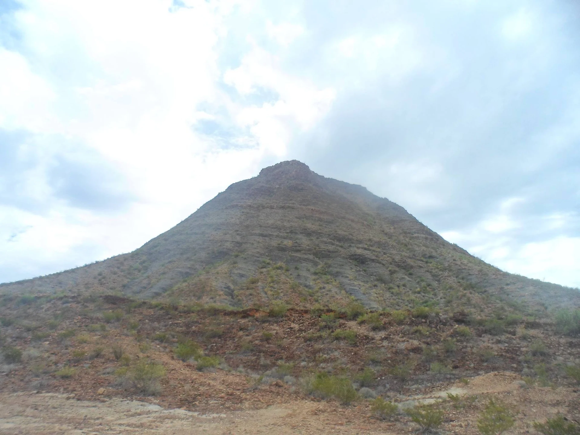 Cerro en la Presa el Granero, Chihuahua