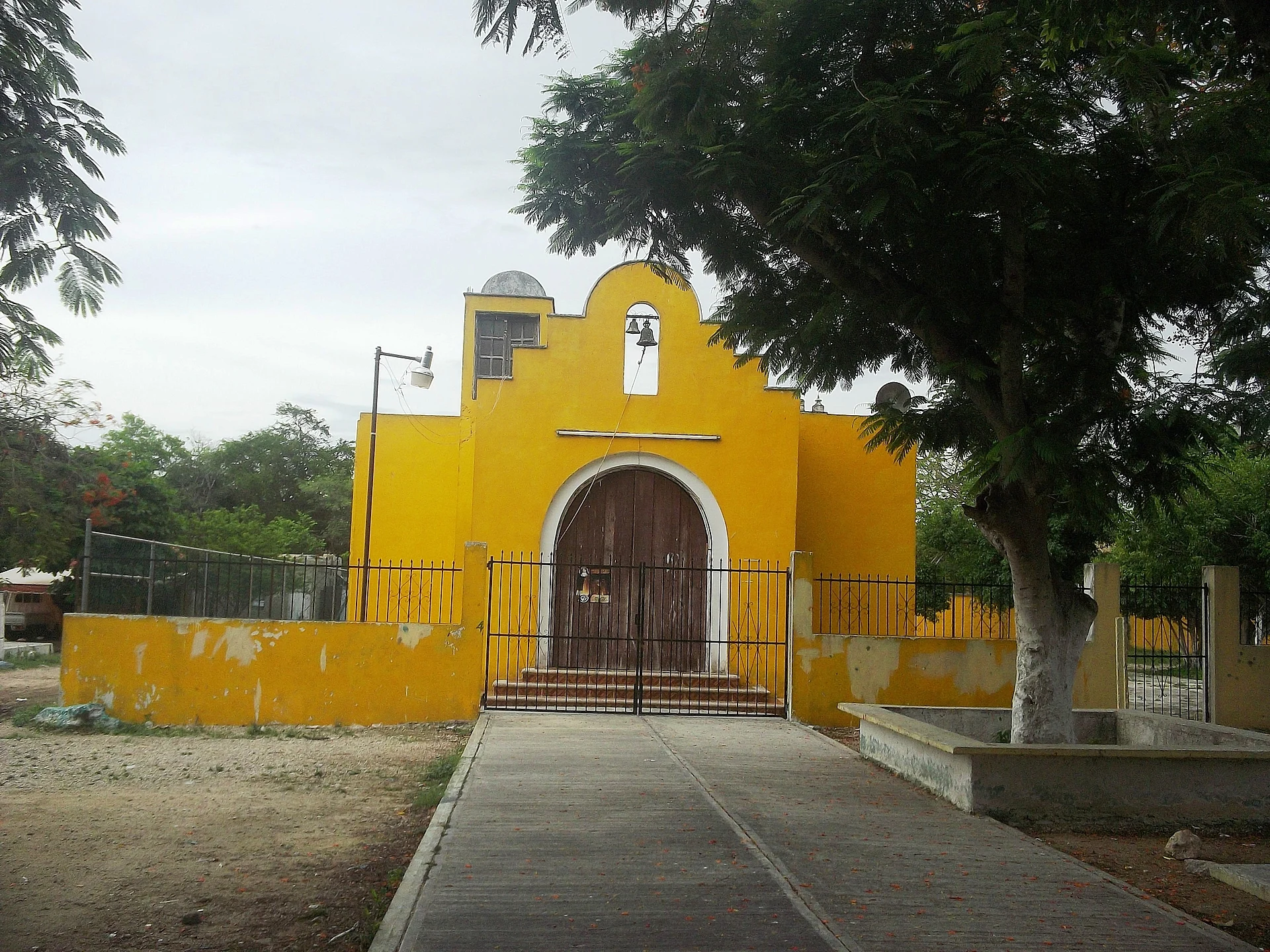 La capilla amarilla de San Pedro Nohpat, Yucatán