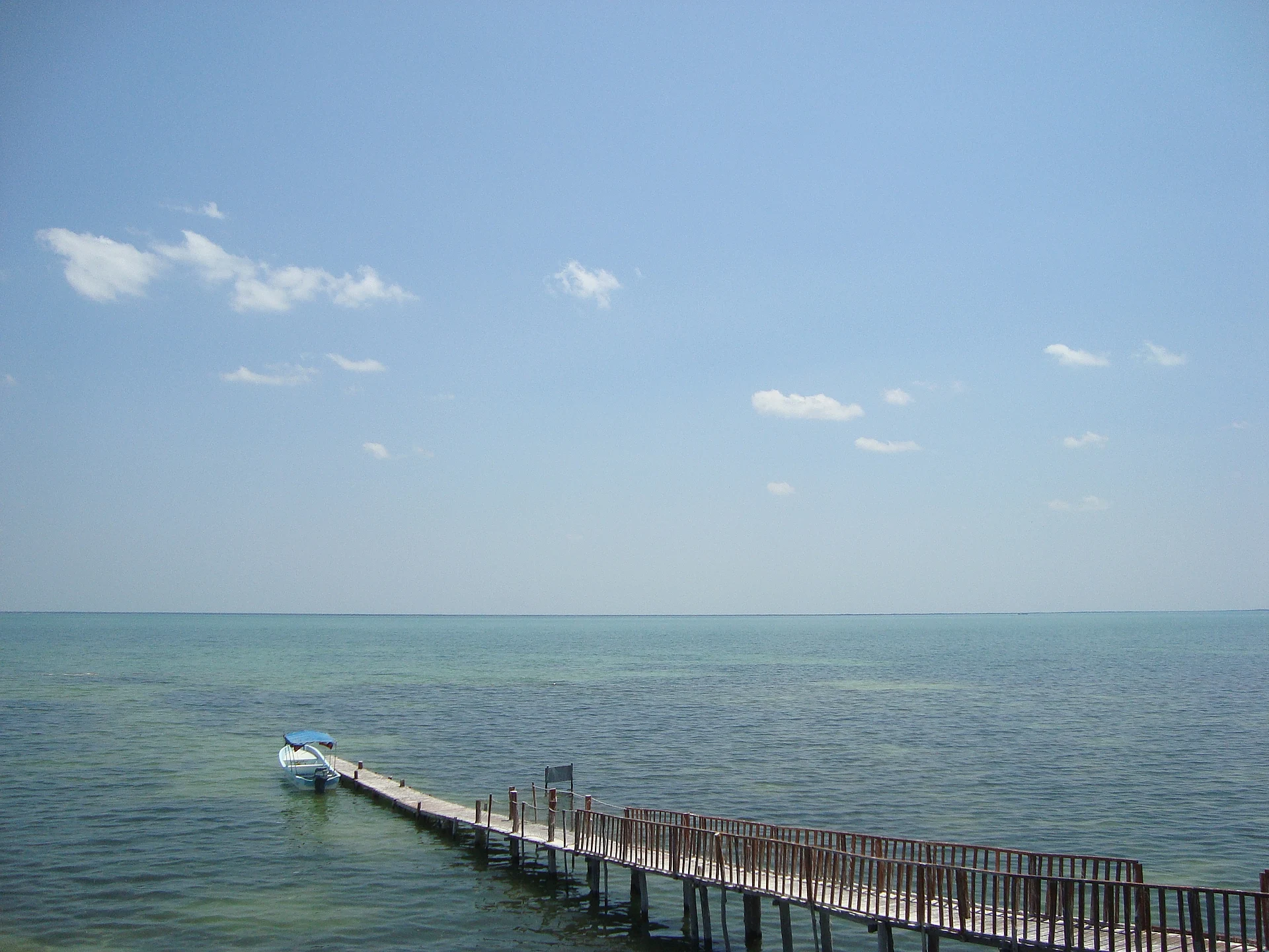 Wooden walkway reaching out into the lagoon at Isla de los Pájaros, Isla Pájaros, Quintana Roo