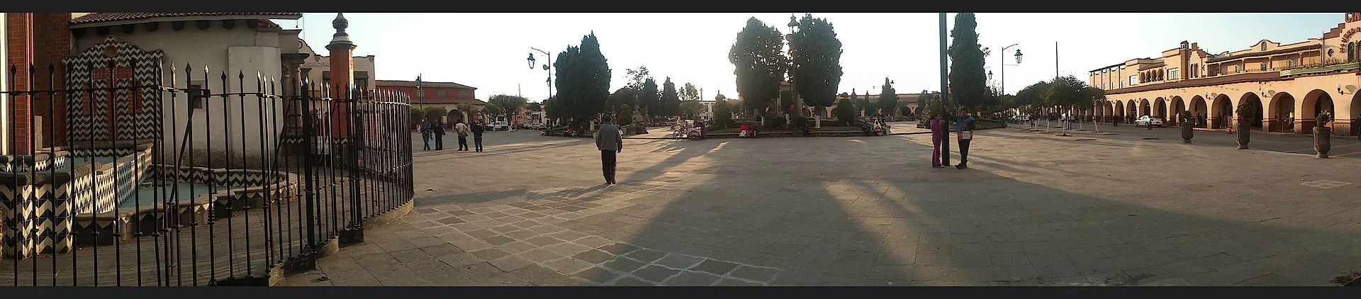 Plaza del centro de Almoloya de Juárez, a unos 2 km al norte de Colinas del Sol (no hay foto del fraccionamiento mismo), Estado de México
